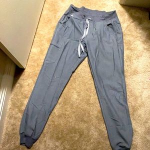 Figs graphine top and joggers pants size tall medium